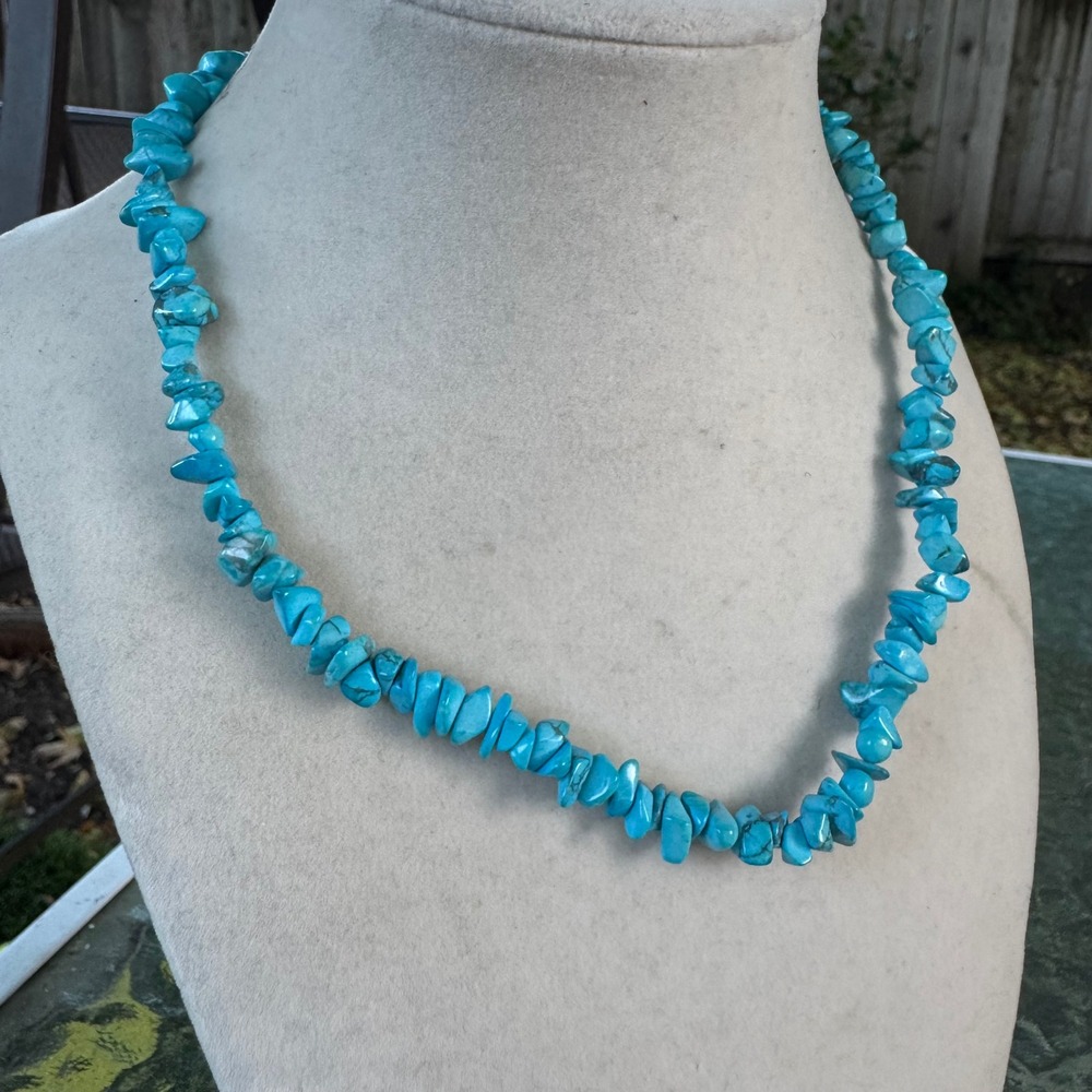 Natural Turquoise Chip Nugget Necklace Gold Tone Barrel Clasp 15 Inch Blue Stone